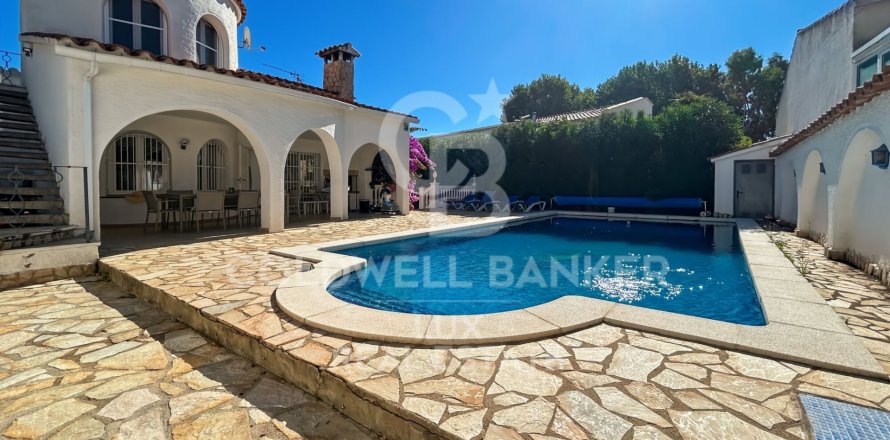 Сasa en Empuriabrava, Gerona, España 4 dormitorios, 252 m2 No. 157703