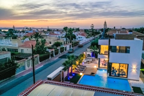 Продажа виллы в Торревьеха, Аликанте, Испания 4 спальни, 200м2 №145541 - фото 10