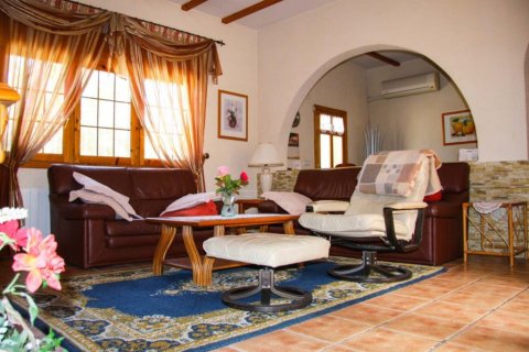 Finca till salu i Daya Vieja, Alicante, Spanien 6 sovrum, 246 kvm. Nr. 145545 - foto 3