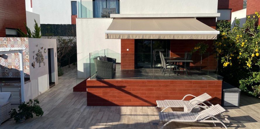 Villa a La Alberca, Alicante, Spagna 3 camere da letto, 150 mq. N° 165872