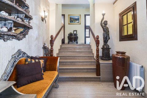 Сasa en venta en Vilanova i la Geltrú, Barcelona, España 513 m2 No. 193458 - foto 11