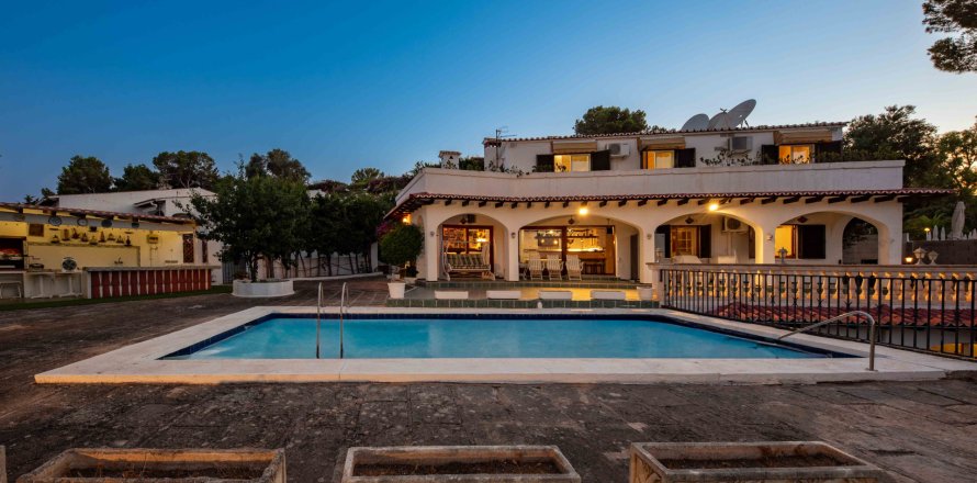 Villa Palmanova, Mallorca, Spagna 4 camere da letto, 317 mq. N° 137514