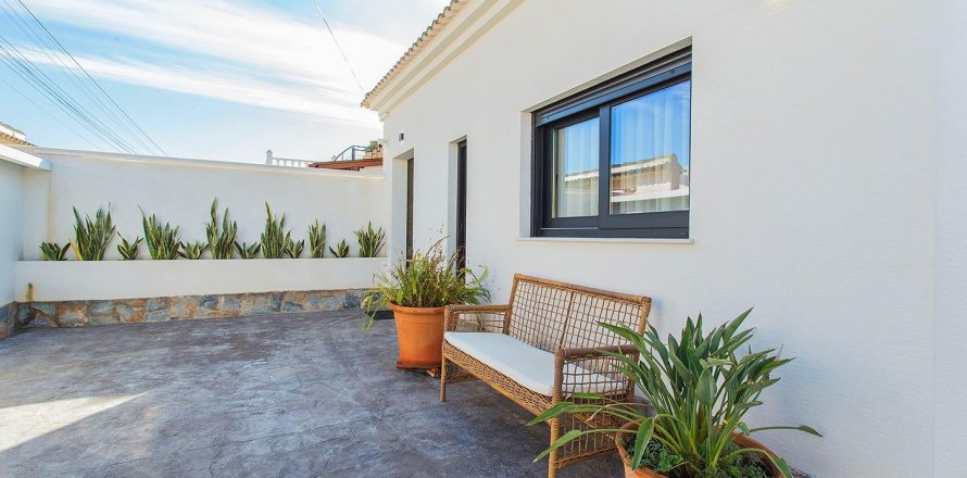 Townhouse La Siesta, Alicante, Spain 2 bedrooms, 104 sq.m. No. 116145