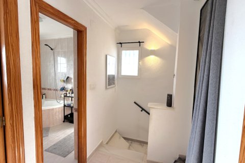 Radhus till salu Torrevieja, Alicante, Spanien 2 sovrum, 92 kvm. Nr. 139566 - foto 13