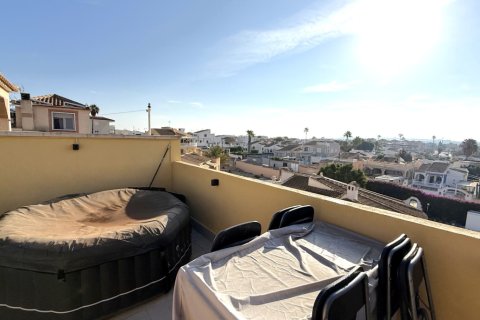 Radhus till salu Torrevieja, Alicante, Spanien 2 sovrum, 92 kvm. Nr. 139566 - foto 30