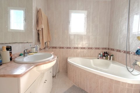 Radhus till salu Torrevieja, Alicante, Spanien 2 sovrum, 92 kvm. Nr. 139566 - foto 16