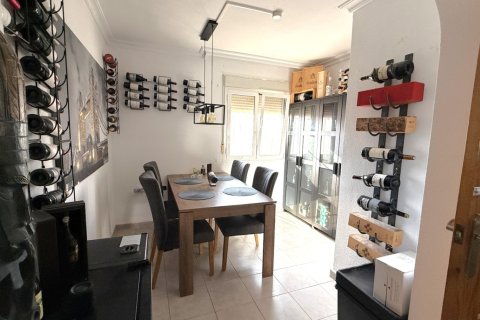 Radhus till salu Torrevieja, Alicante, Spanien 2 sovrum, 92 kvm. Nr. 139566 - foto 7