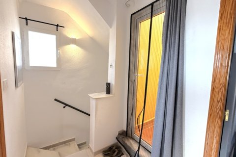 Radhus till salu Torrevieja, Alicante, Spanien 2 sovrum, 92 kvm. Nr. 139566 - foto 12