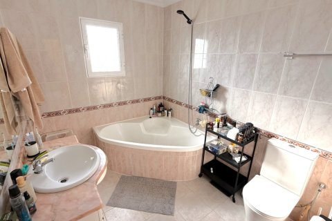 Radhus till salu Torrevieja, Alicante, Spanien 2 sovrum, 92 kvm. Nr. 139566 - foto 17