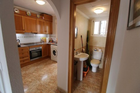Radhus till salu Torrevieja, Alicante, Spanien 2 sovrum, 80 kvm. Nr. 139562 - foto 12