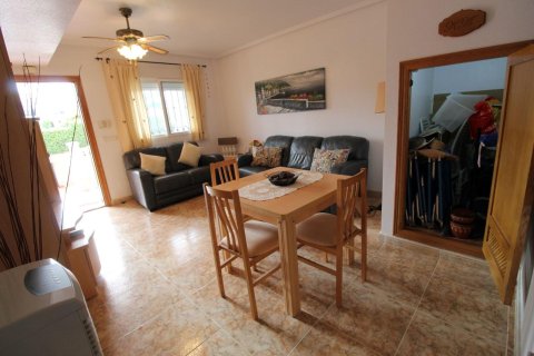 Radhus till salu Torrevieja, Alicante, Spanien 2 sovrum, 80 kvm. Nr. 139562 - foto 9