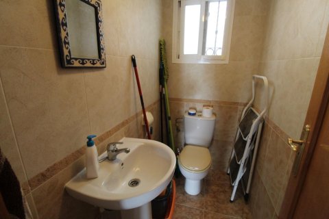 Radhus till salu Torrevieja, Alicante, Spanien 2 sovrum, 80 kvm. Nr. 139562 - foto 15