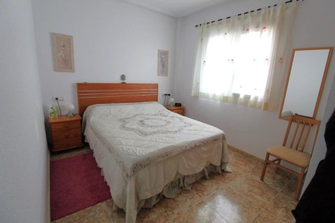 Radhus till salu Torrevieja, Alicante, Spanien 2 sovrum, 80 kvm. Nr. 139562 - foto 16
