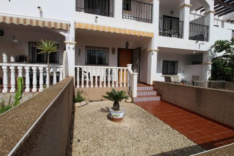 Radhus till salu Torrevieja, Alicante, Spanien 2 sovrum, 80 kvm. Nr. 139562 - foto 3