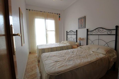 Radhus till salu Torrevieja, Alicante, Spanien 2 sovrum, 80 kvm. Nr. 139562 - foto 18