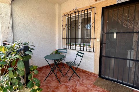 Bungalow for sale in Torrevieja, Alicante, Spain 2 bedrooms, 65 sq.m. No. 167764 - photo 4