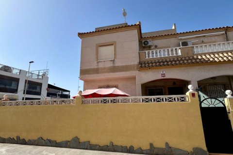 Bungalow for sale in Torrevieja, Alicante, Spain 2 bedrooms, 65 sq.m. No. 167764 - photo 3