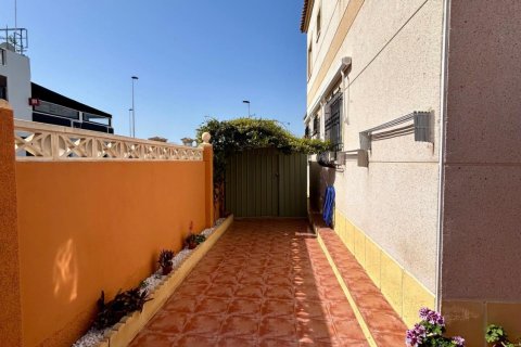 Bungalow for sale in Torrevieja, Alicante, Spain 2 bedrooms, 65 sq.m. No. 167764 - photo 7