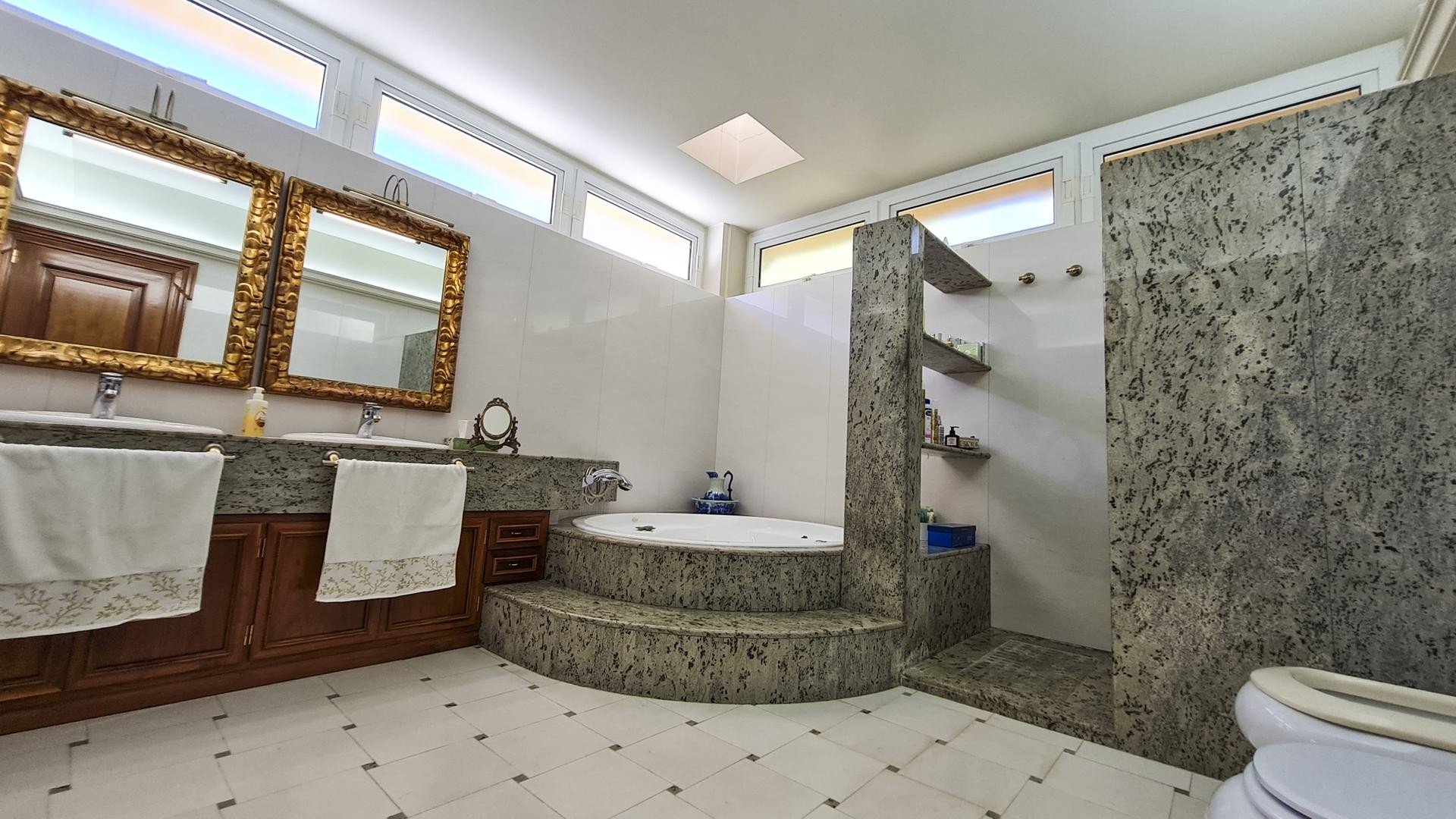 Villa a San Pedro del Pinatar, Murcia, Spagna 5 camere da letto, 780 mq. N° 99784
