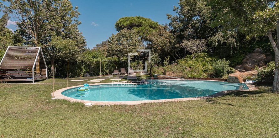 Villa in Barcelona, Spain 7 bedrooms, 659 sq.m. No. 150452