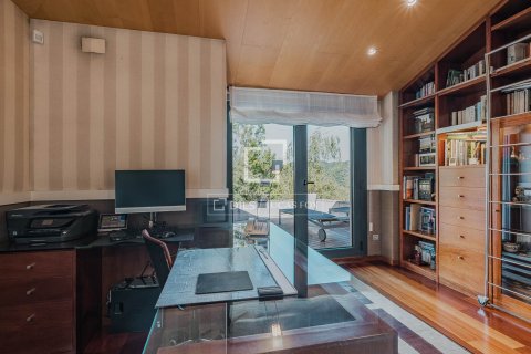 Villa for sale in Barcelona, Spain 7 bedrooms, 659 sq.m. No. 150452 - photo 11