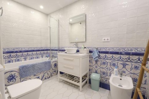 Apartment for sale in Torrevieja, Alicante, Spain 3 bedrooms, 104 sq.m. No. 196441 - photo 15