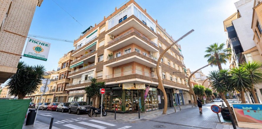 Apartment in Torrevieja, Alicante, Spain 3 bedrooms, 104 sq.m. No. 196441