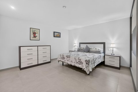 Продажа виллы в Бенихофар, Аликанте, Испания 5 спален, 214м2 №196445 - фото 25