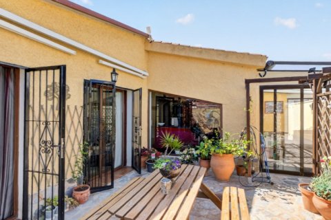 Villa for sale in Torrevieja, Alicante, Spain 3 bedrooms, 109 sq.m. No. 189334 - photo 2