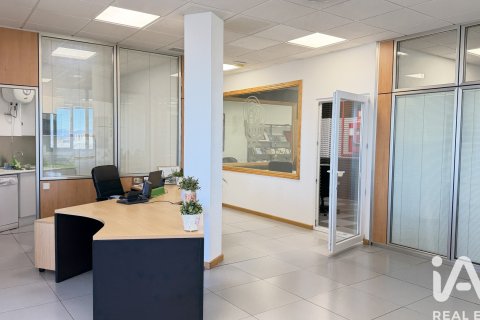 Commercial property à Las Rozas de Madrid, Madrid, Espagne 234 m2 No. 173415