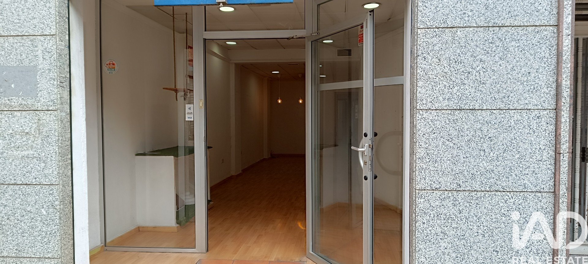 Commercial property à Elche, Alicante, Espagne 113 m2 No. 173416