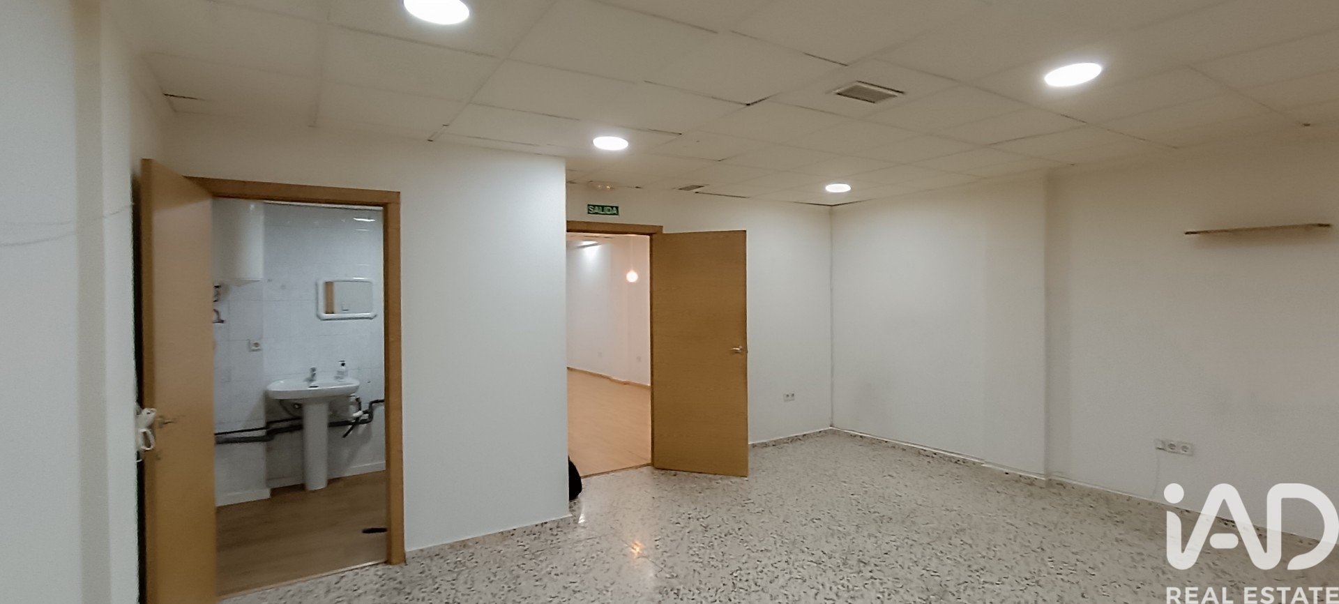 Commercial property à Elche, Alicante, Espagne 113 m2 No. 173416