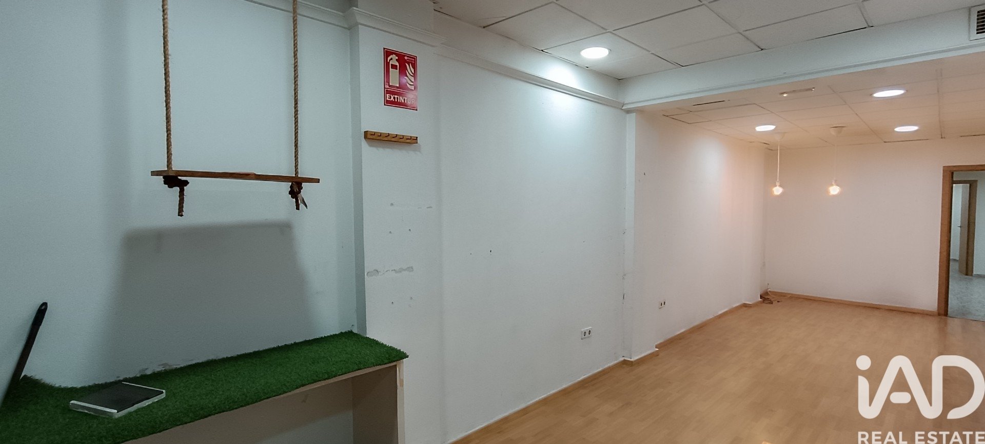 Commercial property à Elche, Alicante, Espagne 113 m2 No. 173416