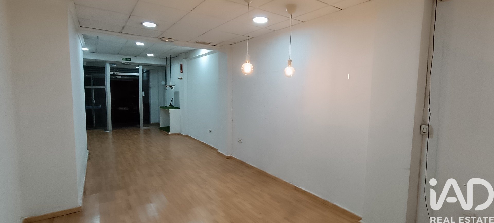 Commercial property à Elche, Alicante, Espagne 113 m2 No. 173416