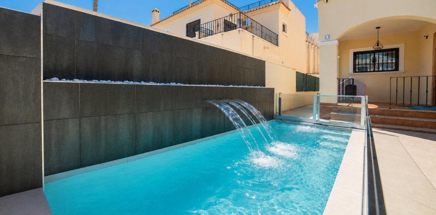 Villa i Torrevieja, Alicante, Spanien 4 sovrum, 114 kvm. Nr. 195540