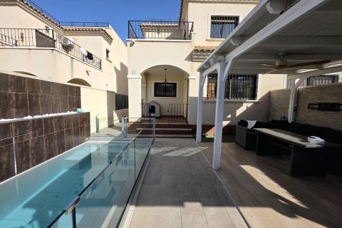 Villa till salu i Torrevieja, Alicante, Spanien 4 sovrum, 114 kvm. Nr. 195540 - foto 10