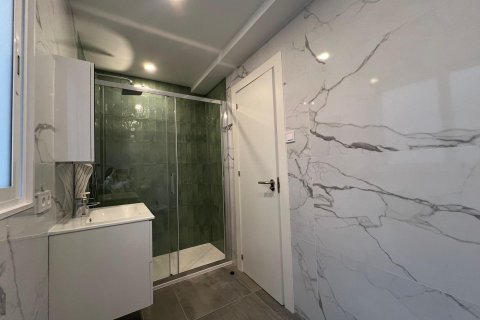 Apartament w Alicante, Hiszpania 4 sypialnie, 126 mkw. nr 140233 – zdjęcie 9