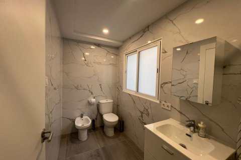 Apartament w Alicante, Hiszpania 4 sypialnie, 126 mkw. nr 140233 – zdjęcie 8