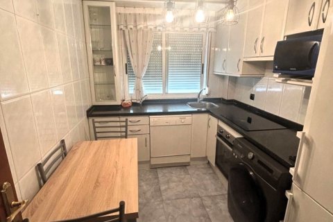 Apartment for rent in Leon, Spain 3 bedrooms, 91 sq.m. No. 187563 - photo 15