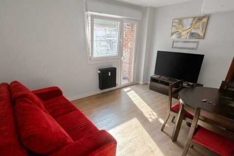 Apartment for rent in Leon, Spain 3 bedrooms, 91 sq.m. No. 187563 - photo 12