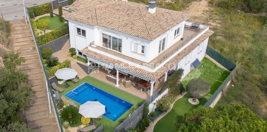 House in Lloret de Mar, Girona, Spanien 5 Schlafzimmer, 340 m2 Nr. 176978