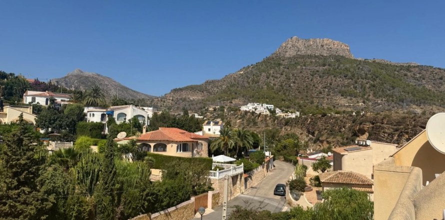 Villa in Calpe, Alicante, Spain 3 bedrooms, 165 sq.m. No. 196217