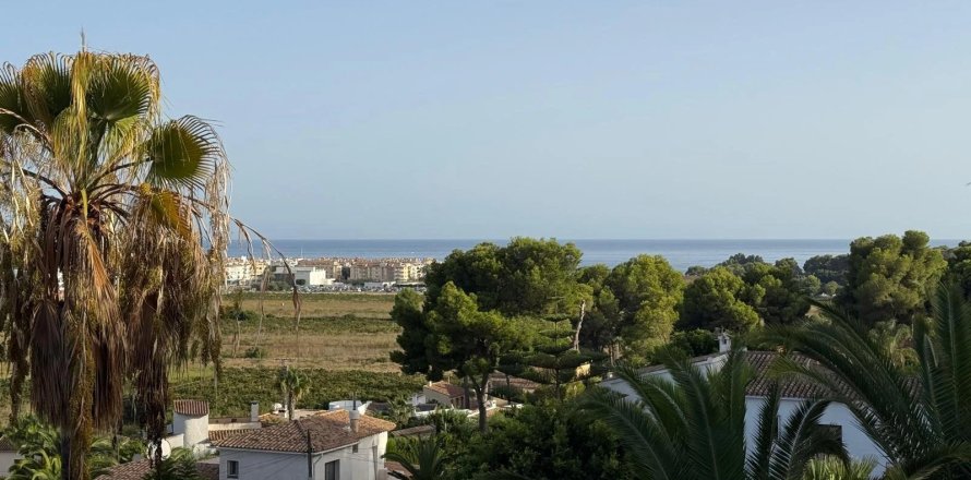 Villa in Moraira, Alicante, Spain 4 bedrooms, 360 sq.m. No. 196216