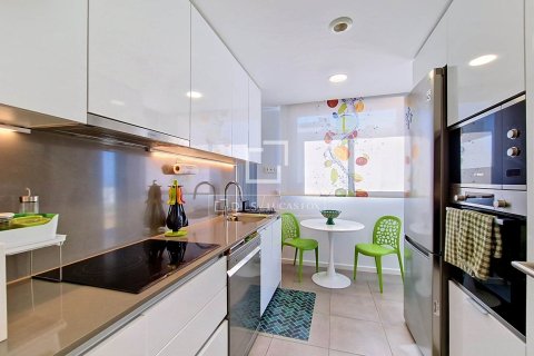 Penthouse for sale in Vilanova i la Geltru, Barcelona, Spain 4 bedrooms, 95 sq.m. No. 196221 - photo 3