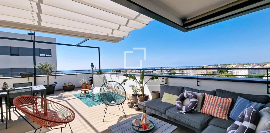 Penthouse in Vilanova i la Geltru, Barcelona, Spain 4 bedrooms, 95 sq.m. No. 196221