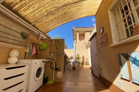 House for sale in Alicante, Spain 3 bedrooms, 120 sq.m. No. 165879 - photo 17