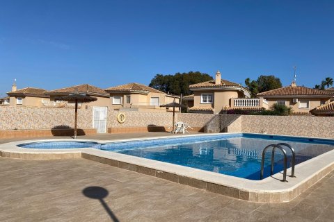 House for sale in Alicante, Spain 3 bedrooms, 120 sq.m. No. 165879 - photo 2