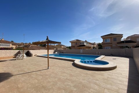 House for sale in Alicante, Spain 3 bedrooms, 120 sq.m. No. 165879 - photo 18