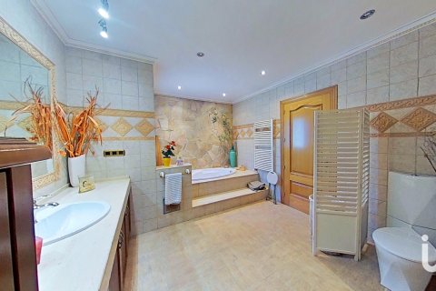 Hus till salu i Valls, Tarragona, Spanien 5 sovrum, 509 kvm. Nr. 153941 - foto 12