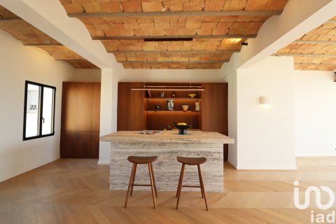 Takvåning i Barcelona, Spanien 4 sovrum, 185 kvm. Nr. 153945